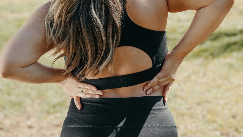Middle Back Pain Causes, Symptoms, and Treatment Options
